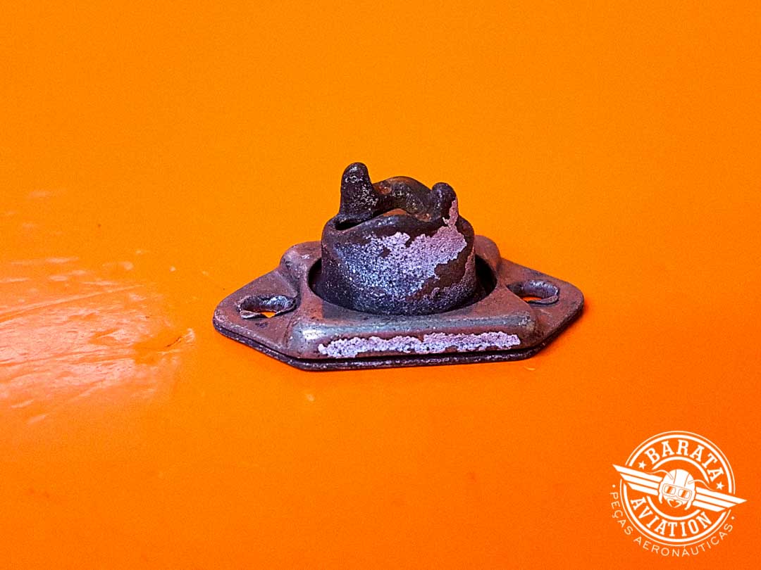 Coxim Receptáculo de Fixação do Capo do Motor P/N 4002-244-16