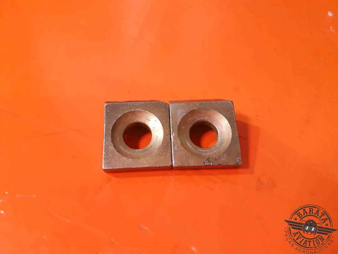 SET FOR ONE CYLINDER, 2 PIECES BRACKET STUD CYLINDER " L' SHAPE P/N: 646298