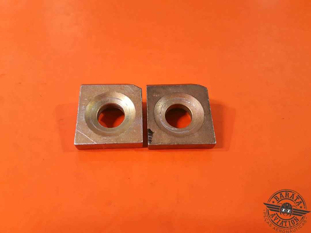 SET 2 PIECES BRACKET  STUD " L" SHAPE P/N: 646298