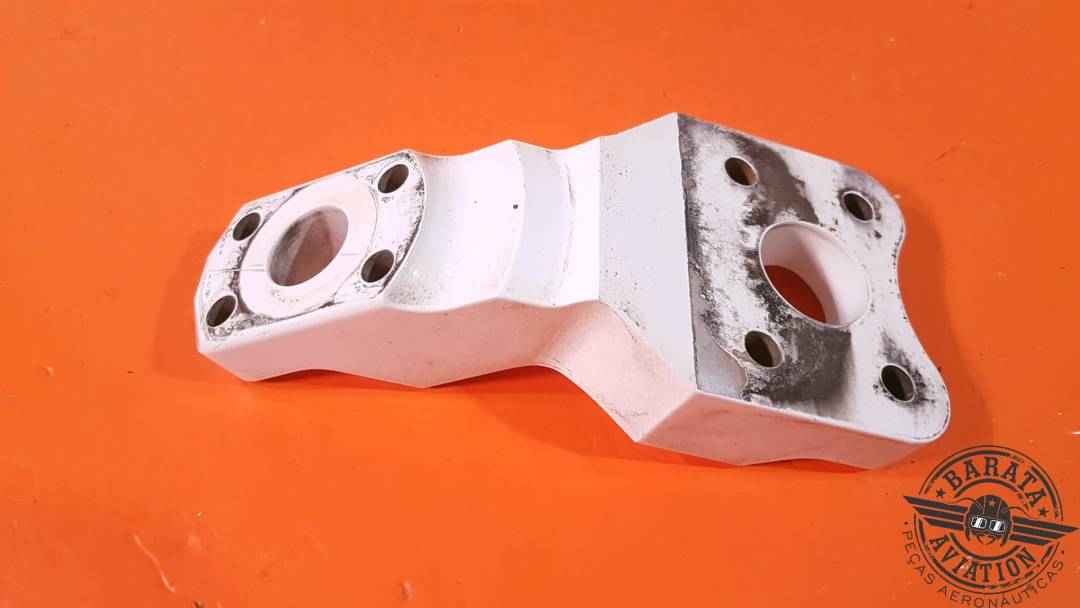 FITTING AXLE MAIN LANDING GEAR P/N: 18103-003