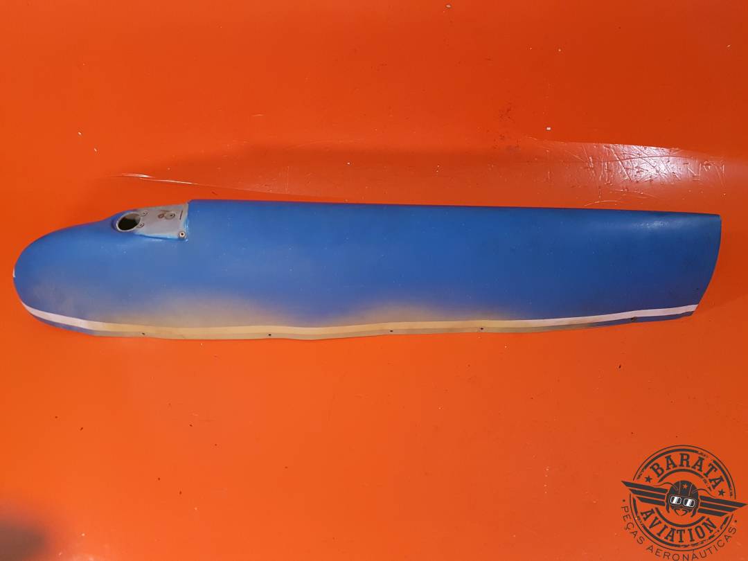 0523565-30 Cessna R/H Wing Tip Assembly - Minor cracks