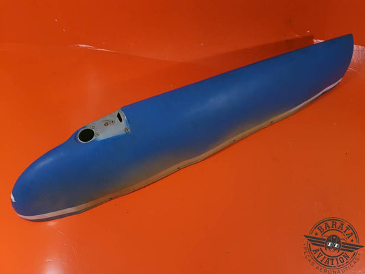 0523565-30 Cessna R/H Wing Tip Assembly - Com pequenas rachaduras