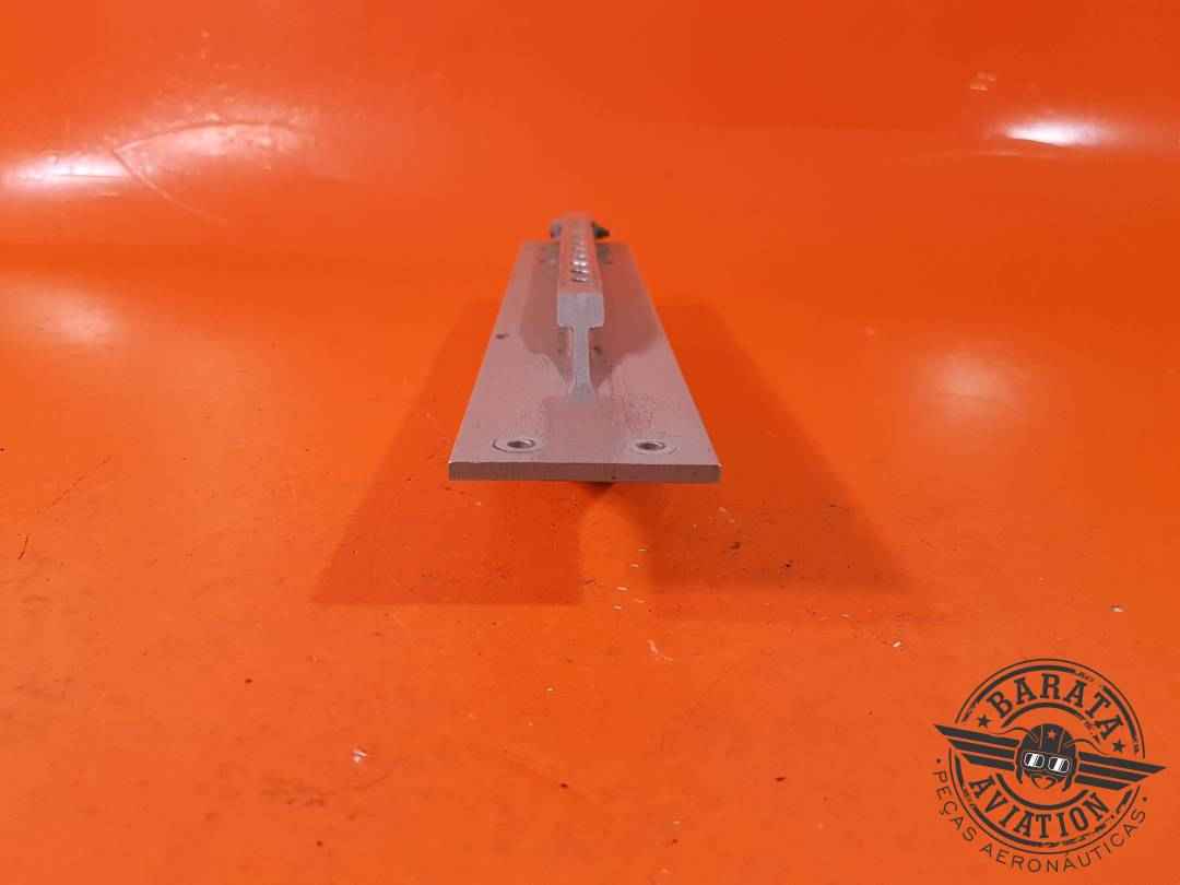 FRONT SEAT CENTER RAIL TRACK P/N: 002-430021-61 CADA UNIDADE