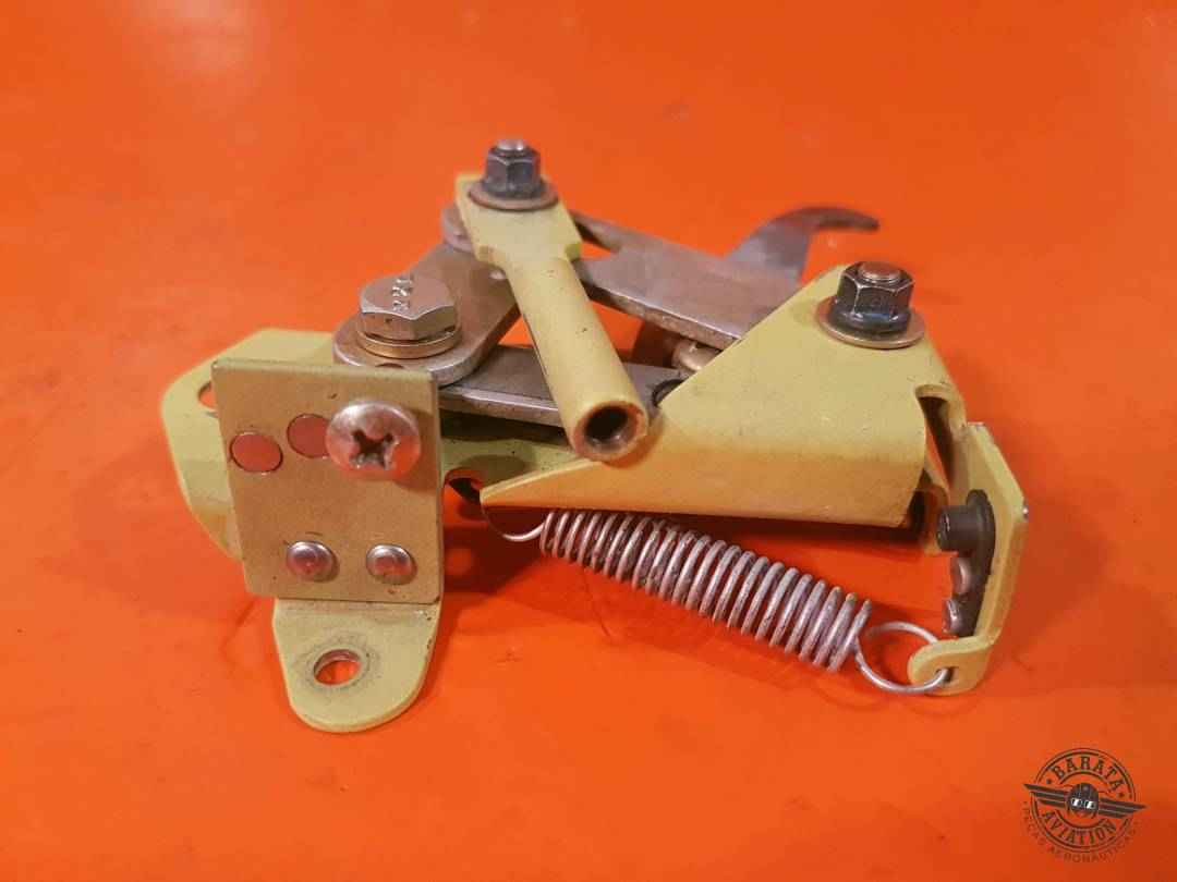 35-410456-601 Beech Latch Assy Cabin Door Upper