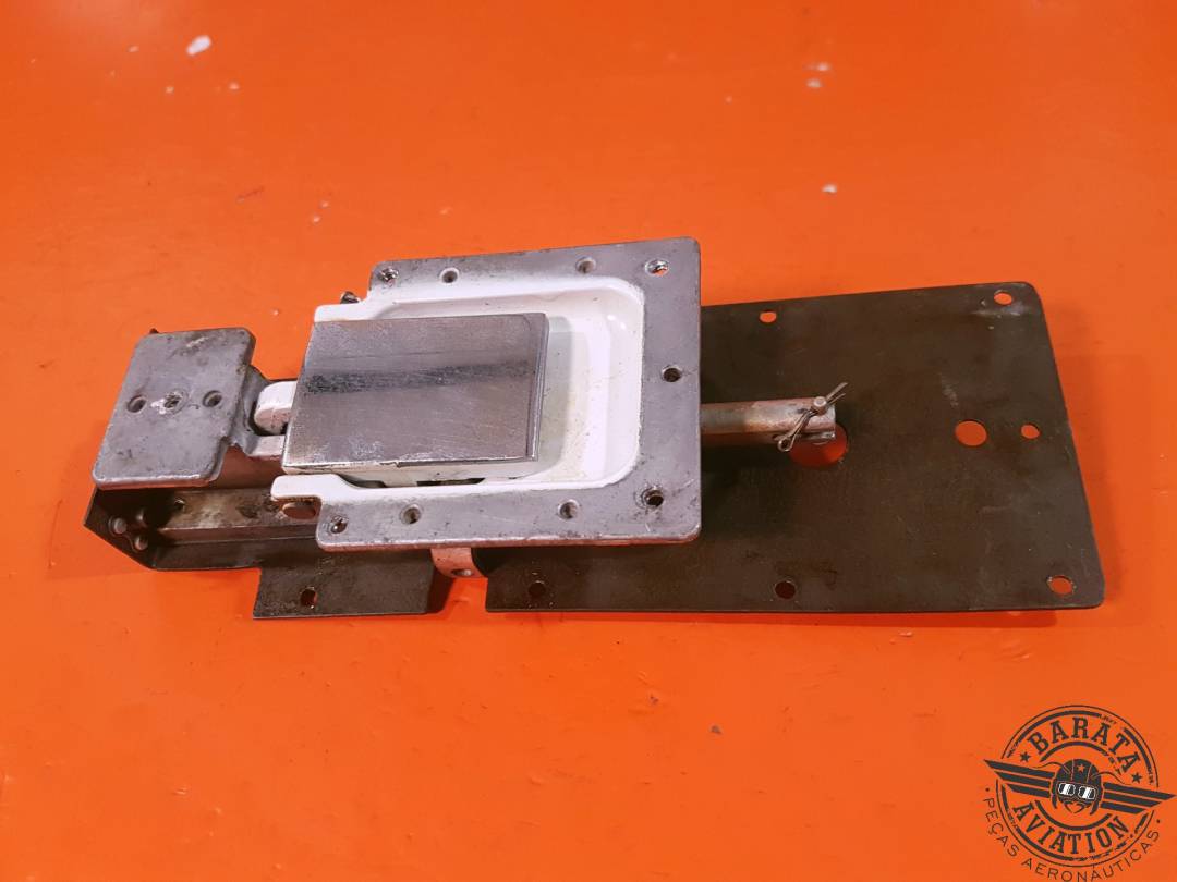 0413387-6 Cessna 152 Cabin Door Latch Assy R/H