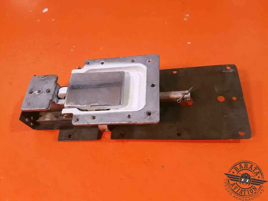 0413387-6 Cessna 152 Cabin Door Latch Assy R/H