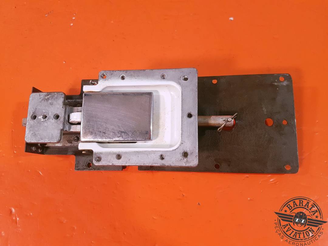 0413387-6 Cessna 152 Cabin Door Latch Assy R/H