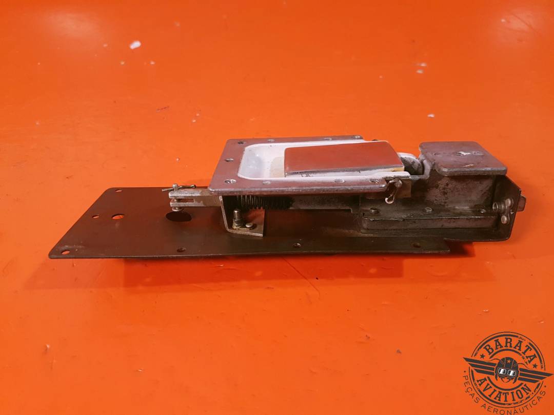 0413387-6 Cessna 152 Cabin Door Latch Assy R/H