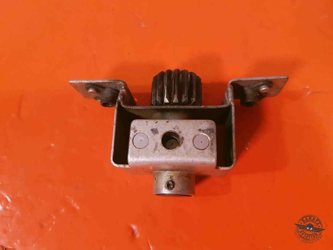 0412066-2 Cessna Clutch Assembly Rotary Door Latch-R/H
