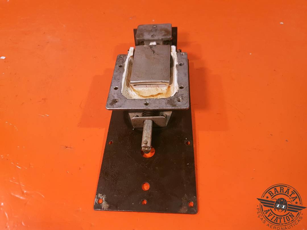 0413387-3 Cessna 152/172 Cabin Door Latch Assy -L/H