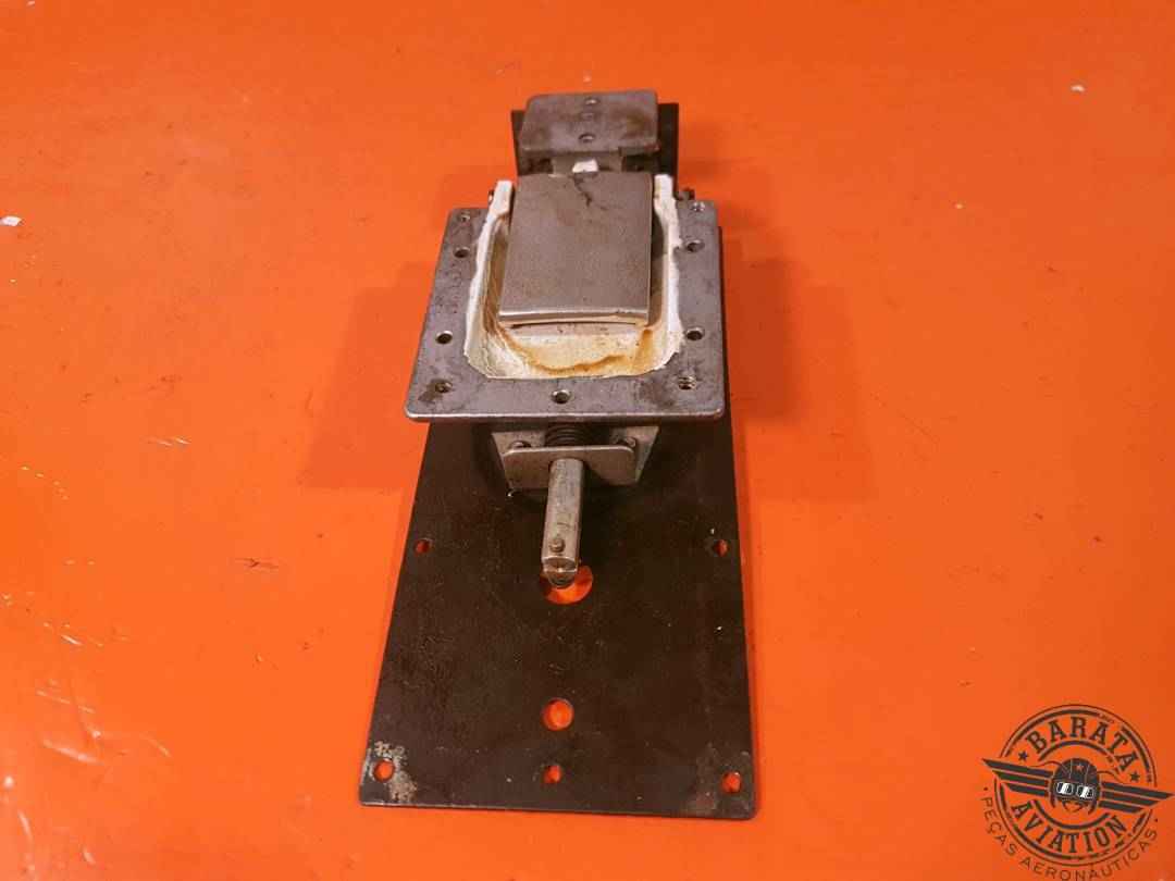 0413387-3 Cessna 152/172 Cabin Door Latch Assy -L/H