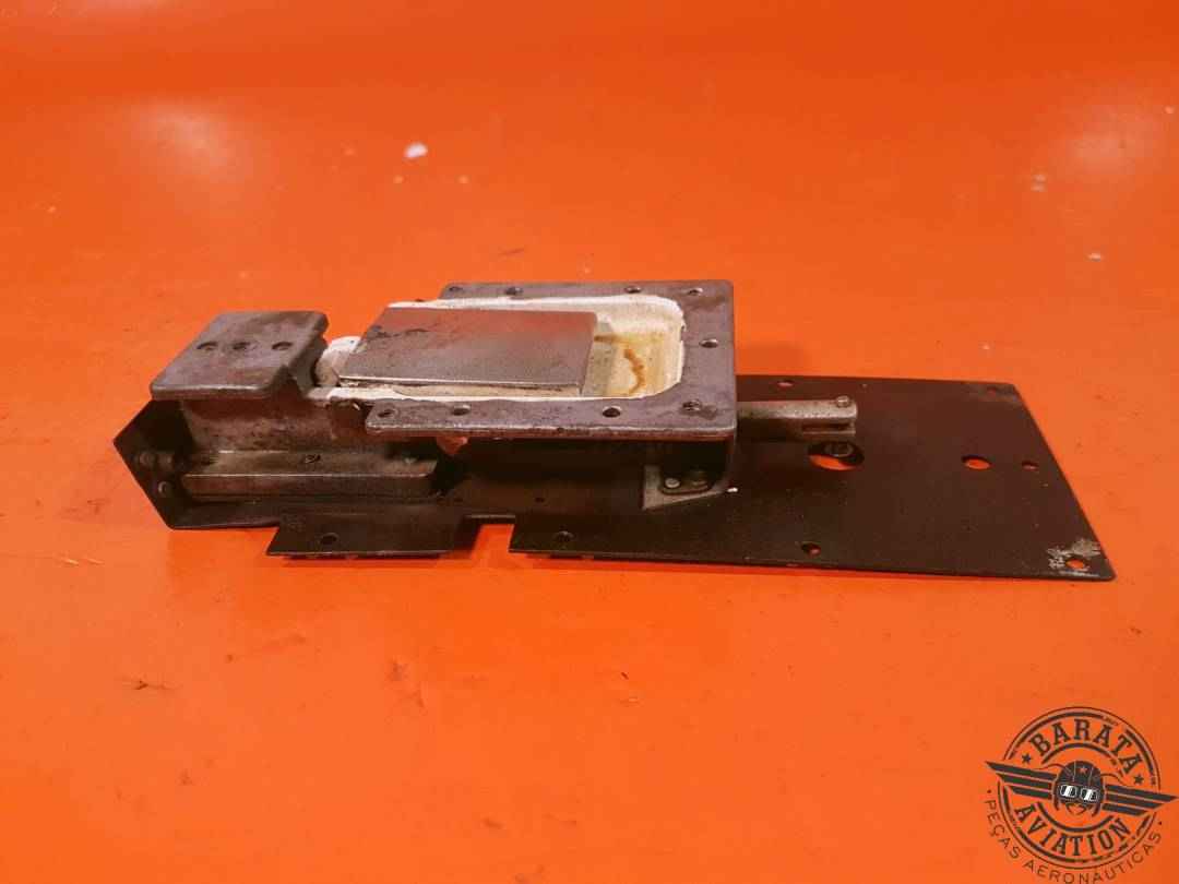 0413387-3 Cessna 152/172 Cabin Door Latch Assy -L/H
