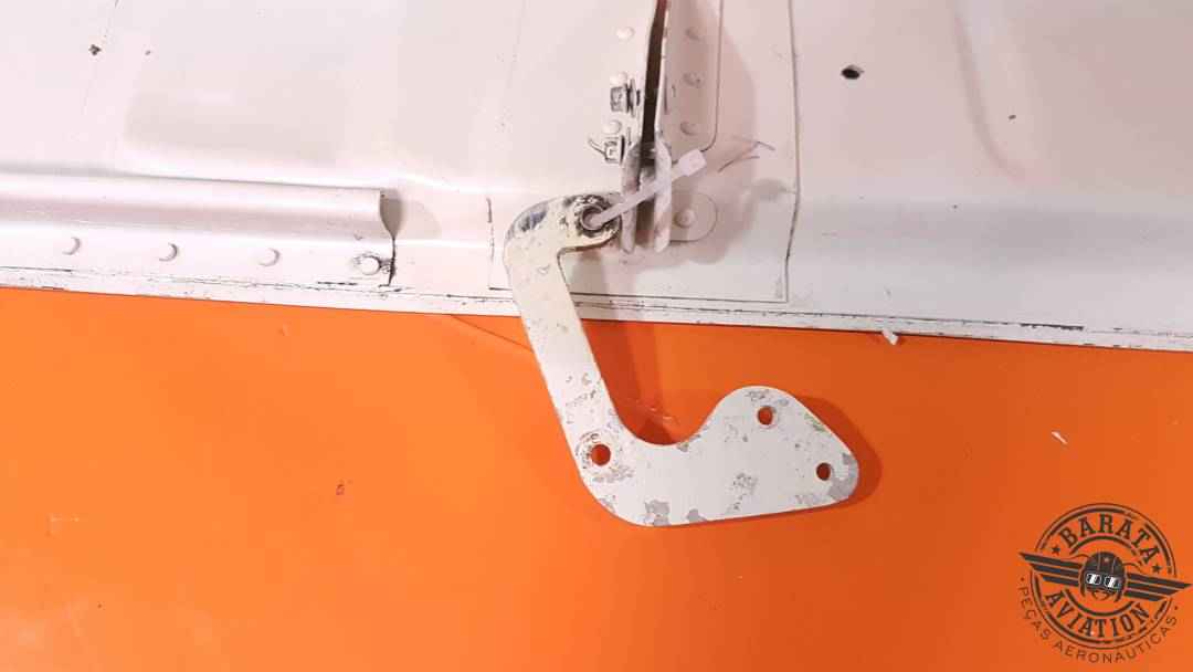 35-410077-37 R/H Beech Door Assembly