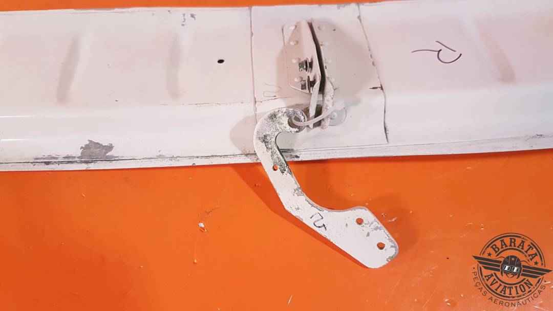 35-410077-37 R/H Beech Door Assembly