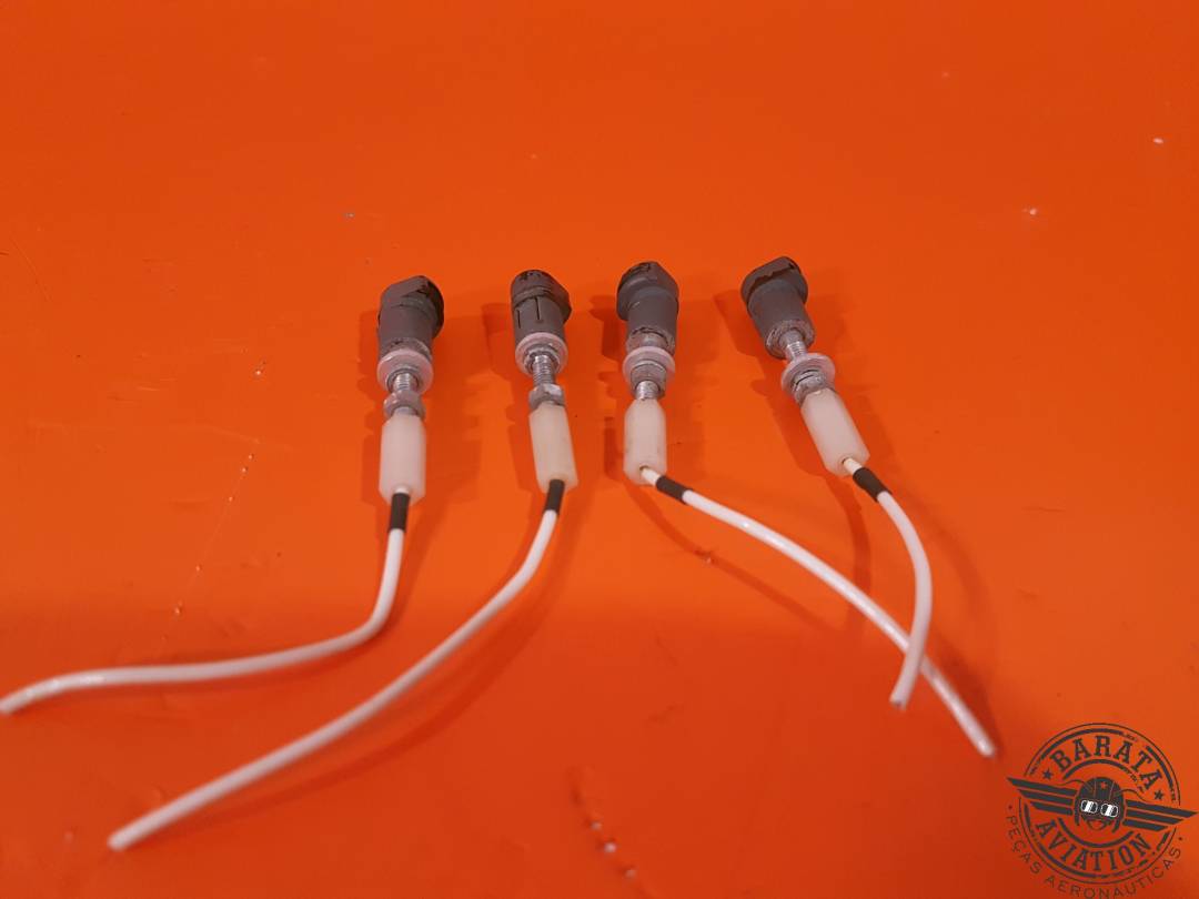 CM2990G1 SET OF 4 POST LIGHT OPERATING NORMALLY