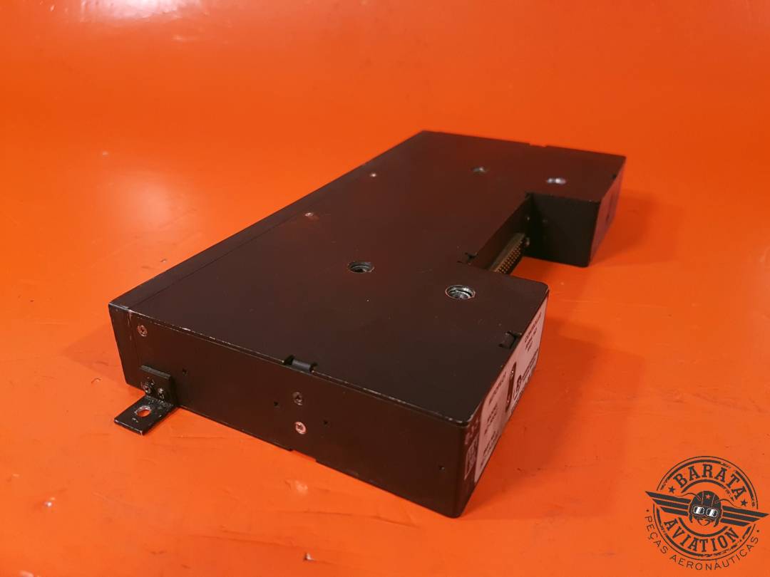 COMMUNICATIONS AC-585C AUTO PILOT CONTROLLER P/N: 501-1523-02