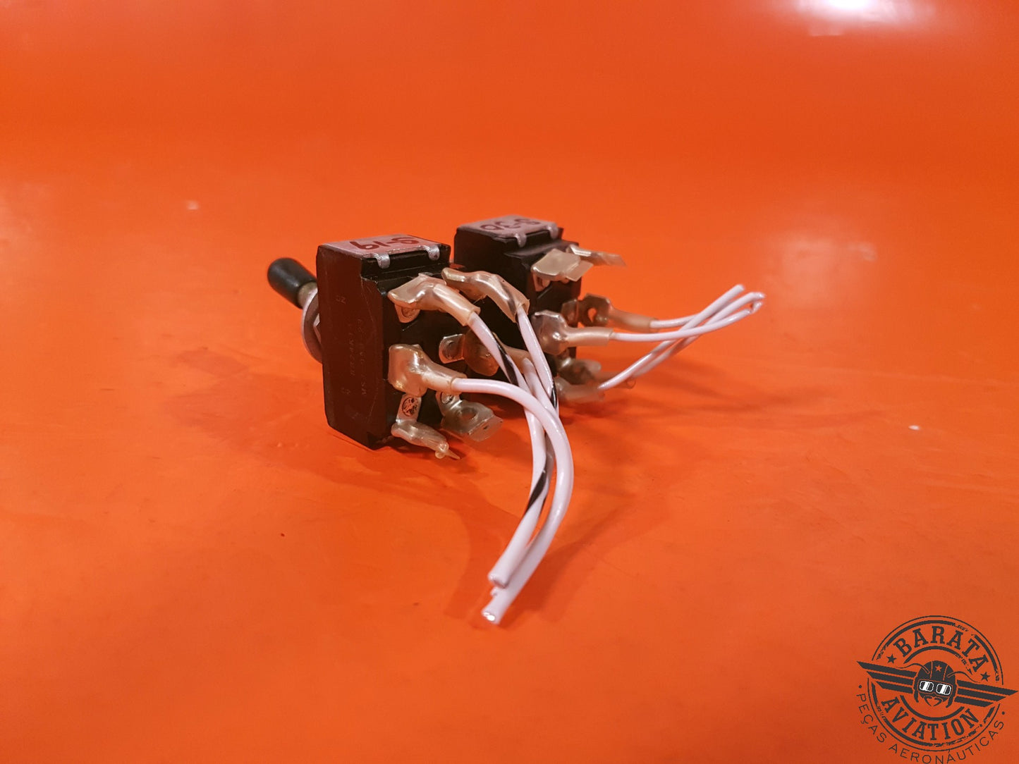 KIT DE 2 INTERRUPTORES CUTLER HAMMER DE 2 POSICIONES N.° DE PARTE: MS35059-23