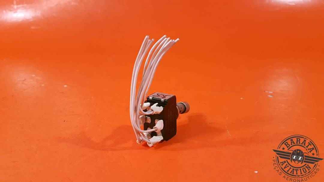 CUTLER HAMMER TOGGLE SWITCH 3 POSITIONS P/N MS25126-A1