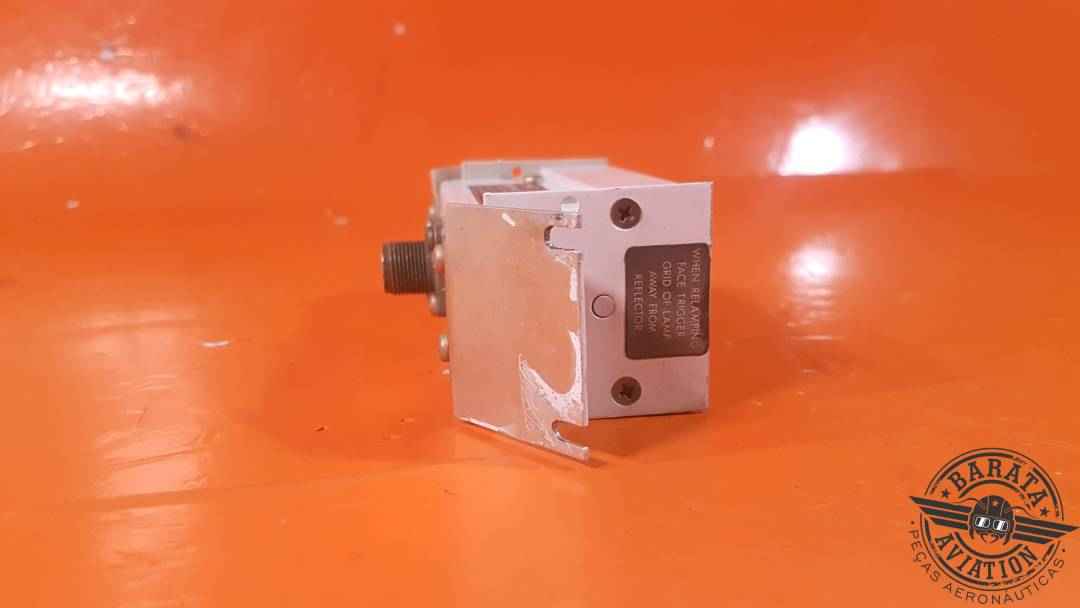 30-1331-3 Grimes Navigational Strobe Light - Pequeno Trincado na Lente