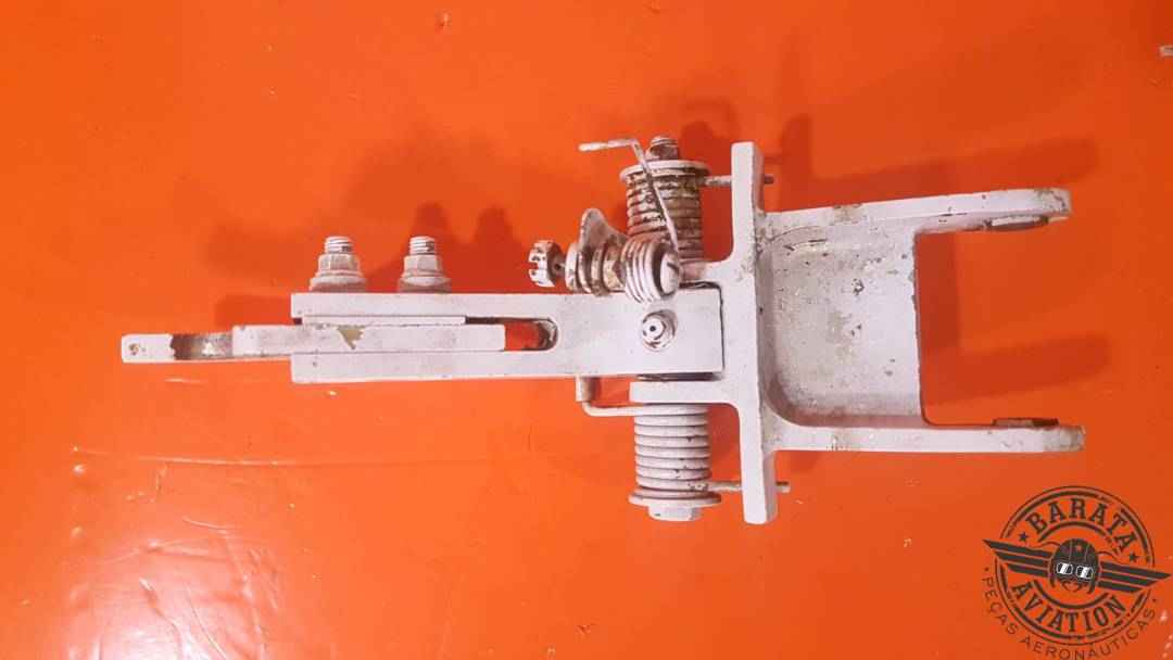 STOP UPPER LOCK L/H P/N 60-810092-13