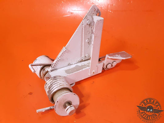 STOP UPLOCK ASSY RH MAIN LANDING GEAR P/N: 60-810092-14