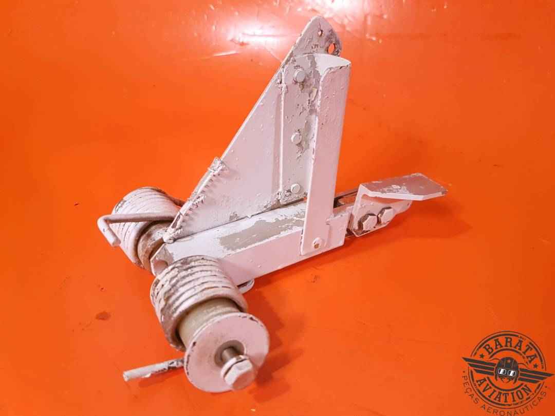 STOP UPLOCK ASSY RH MAIN LANDING GEAR P/N: 60-810092-14