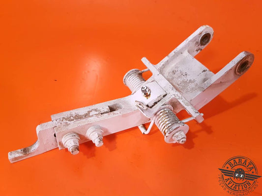 BLOCK DOWN LOCK GEAR ASSY RH MAIN LANDING GEAR - INCLUDED: SUPPORT P/N 60-810083-5 P/N: 60-810086-2