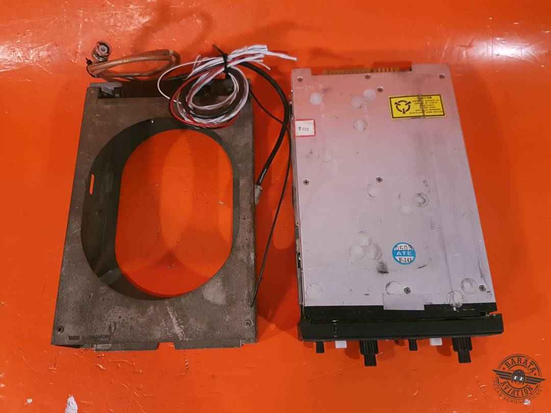 069-1024-42 Bendix KX-155 VHF Comm, Nav Radio w/ Glideslope) - 14V VDC