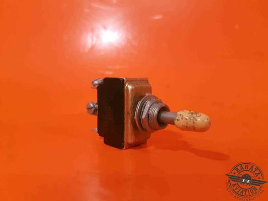 MS35059-31 EATON SWITCH 3 POSITIONS  ON/OFF/ON