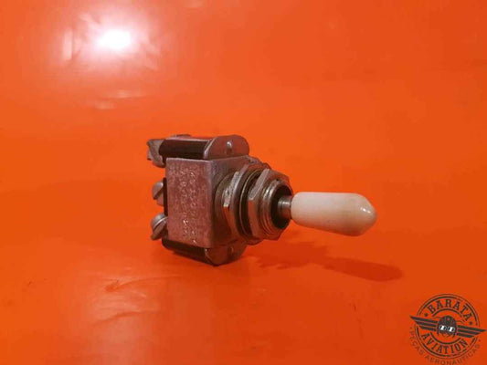 MS35058-27 JBT TOGGLE SWITCHES ON/OFF/ON  3 POSITIONS