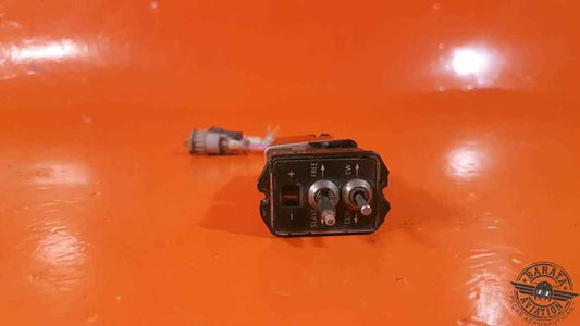 071-1242-01 Bendix King Slaving Accessory 28V - Caixa está quebrada