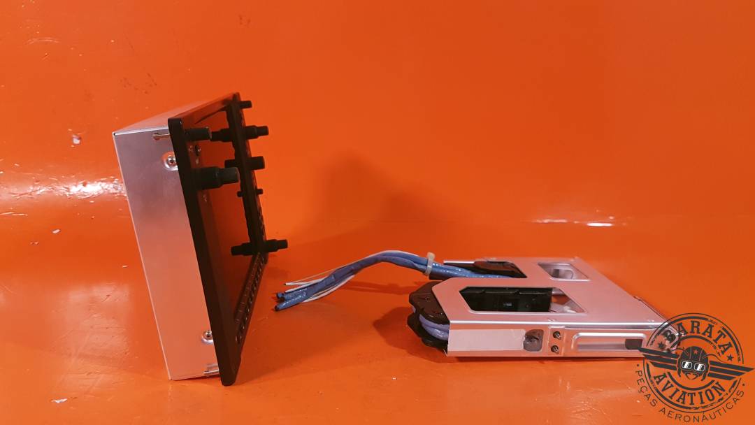 011-00916-10 Garmin GDU 1040A Display- w/ adapter and connector - 14/28 vdc