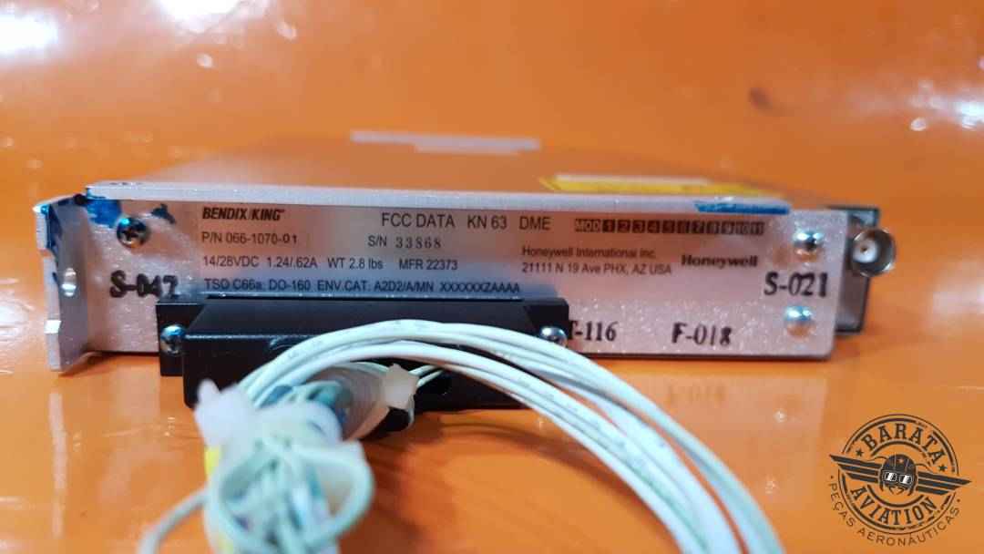066-1070-01 Bendix King KN-63 DME Transceiver -14/28 vdc - w/ connector