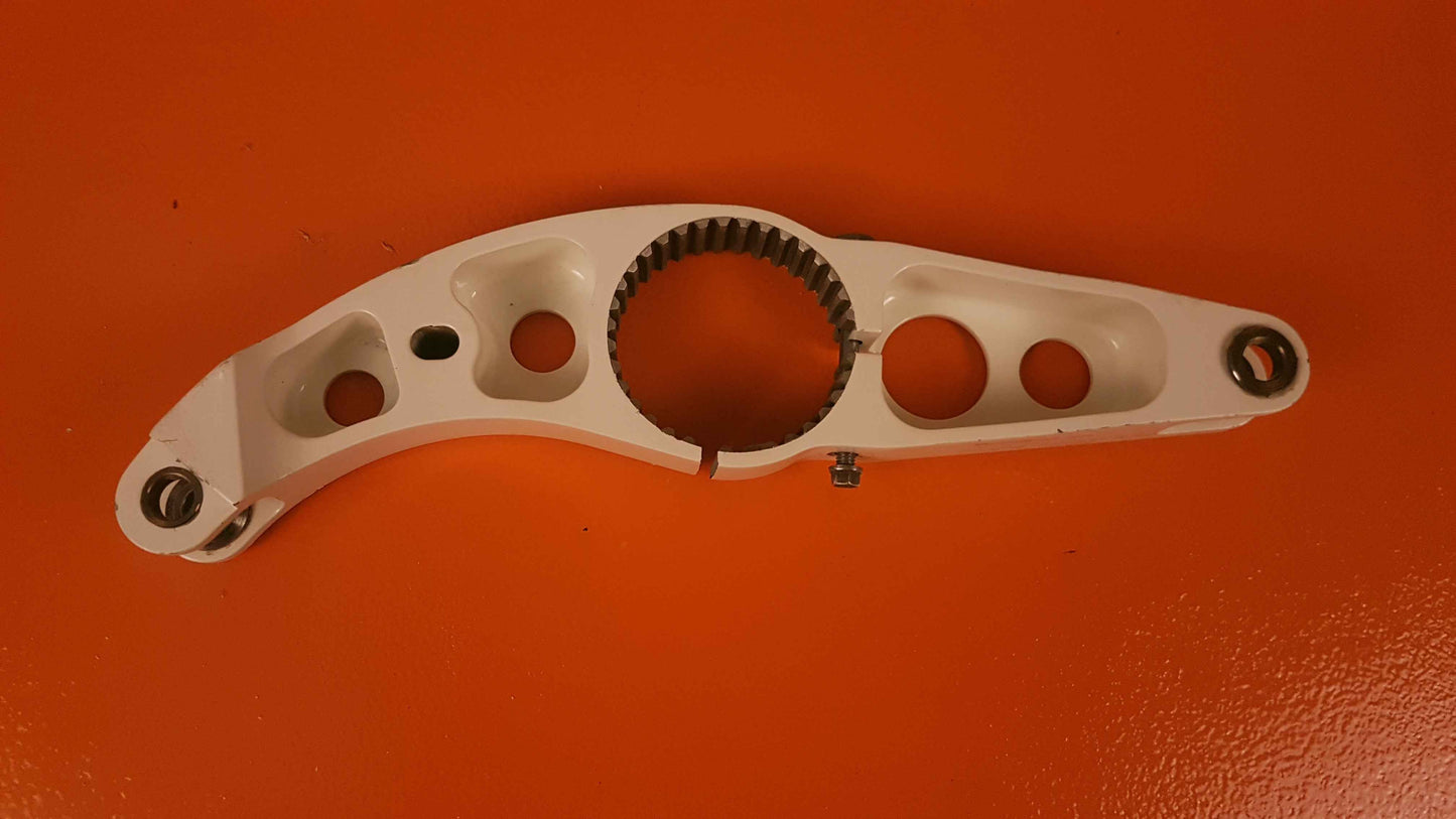 500-19106-401 Embraer Arm Hinge Assy