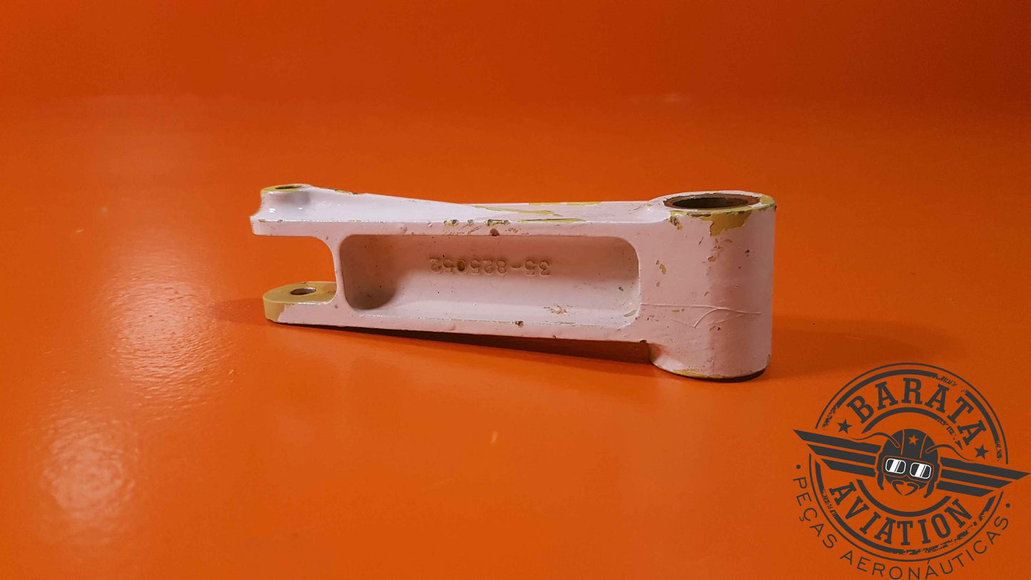 35-825052 Beechcraft Nose Landing Gear Steering Idler Arm