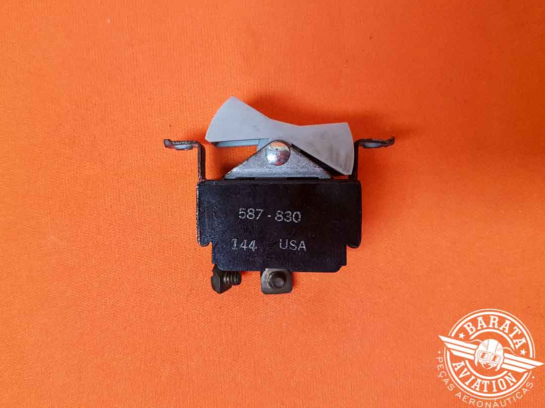 587-830 PIPER ROCKER SWITCH  ANTI-COLLISION LIGHT