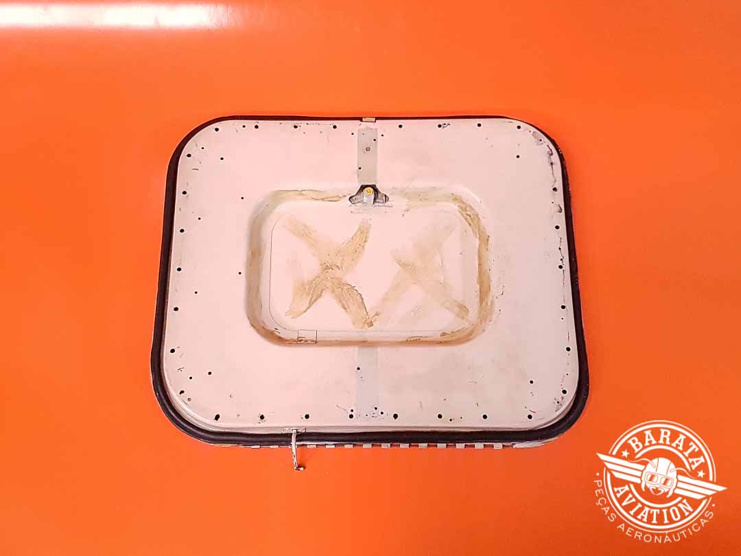 Porta do Bagageiro Beechcraft Bonanza V35B P/N 35-410070-93