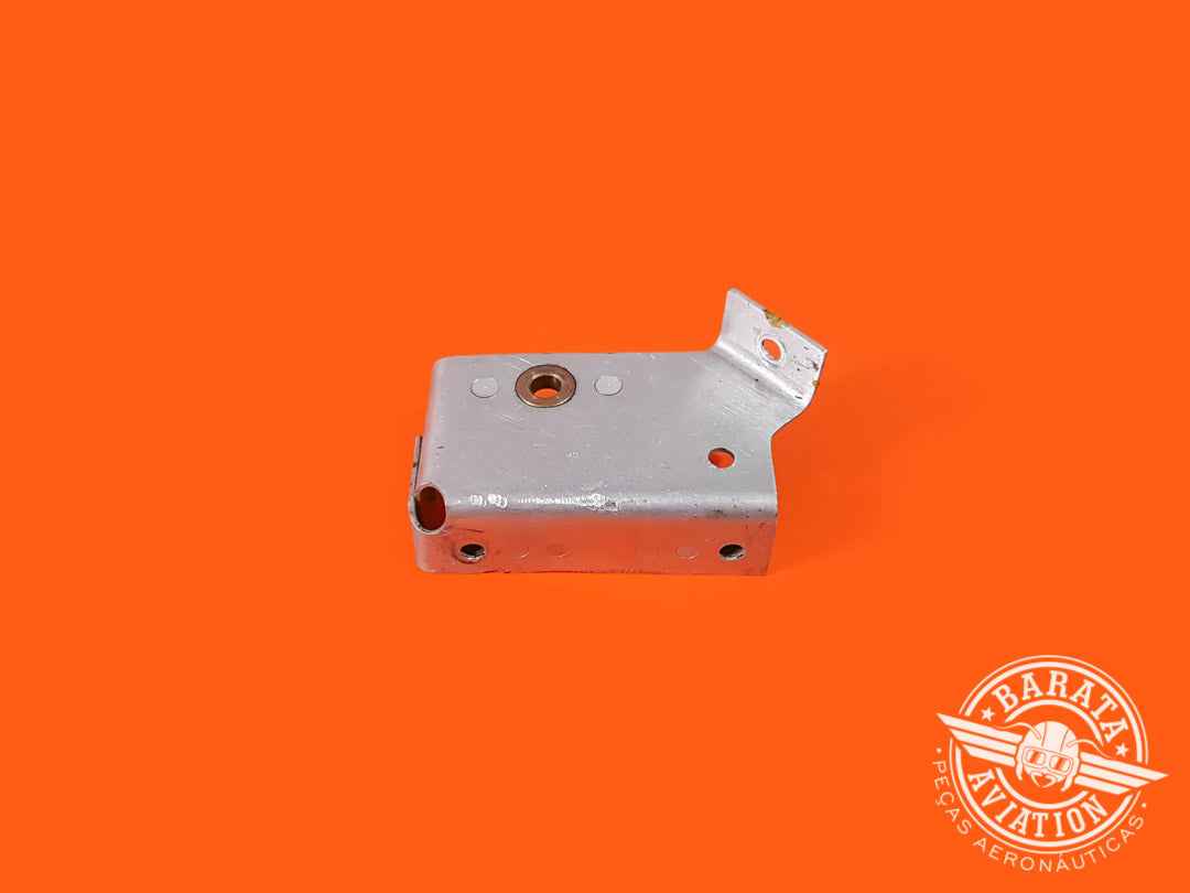 R/H BRACKET ASSY - P/N 1261463-2