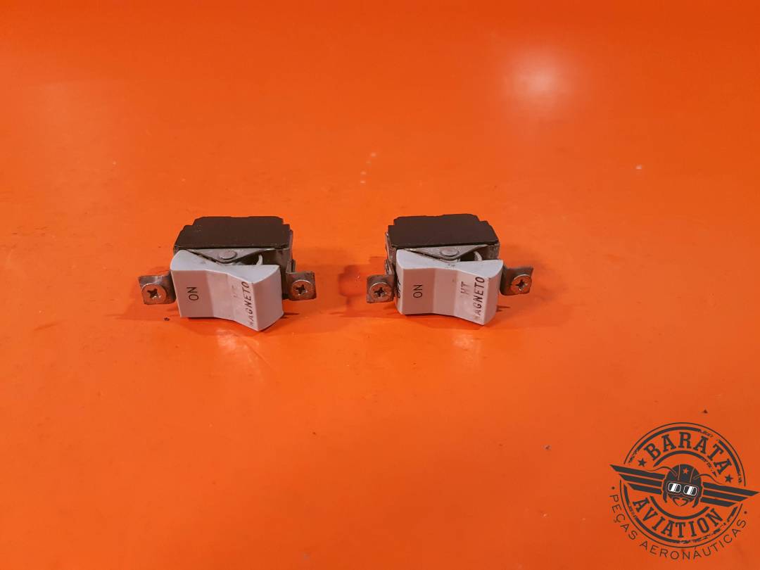 INTERRUPTOR MAGNETO DERECHO P/N1: 93377-09