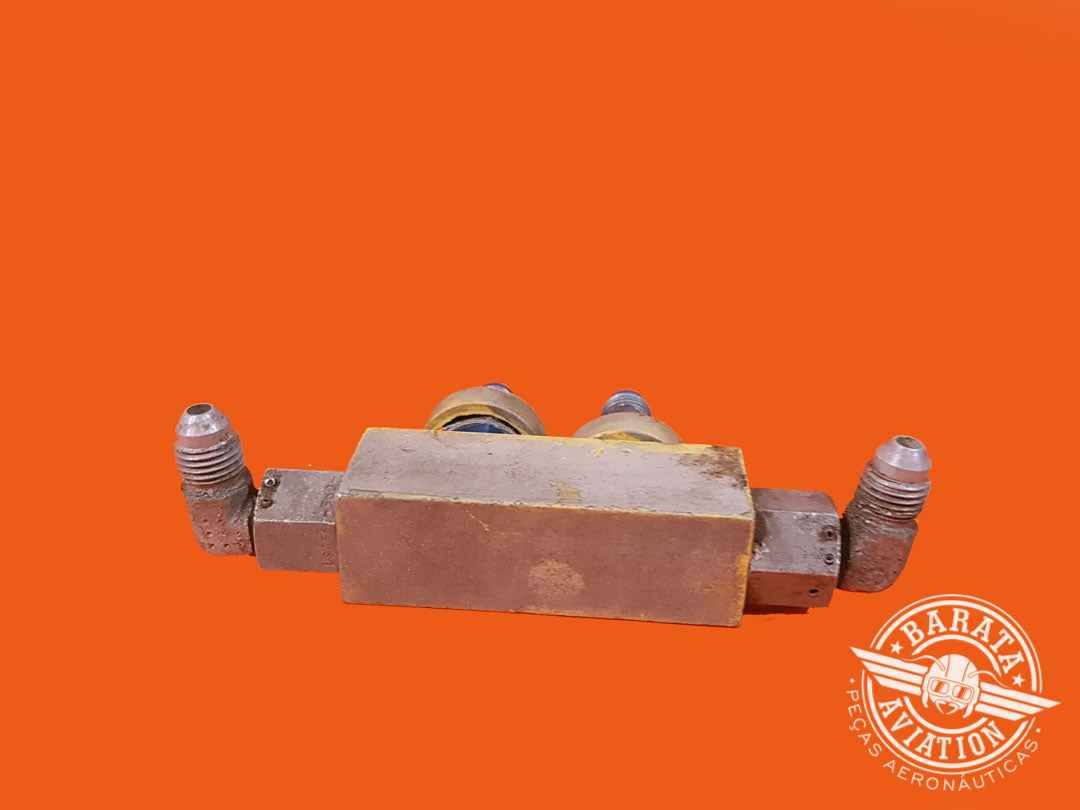 L/H AND R/H SWIVEL FITTING P/N: 5527219-1