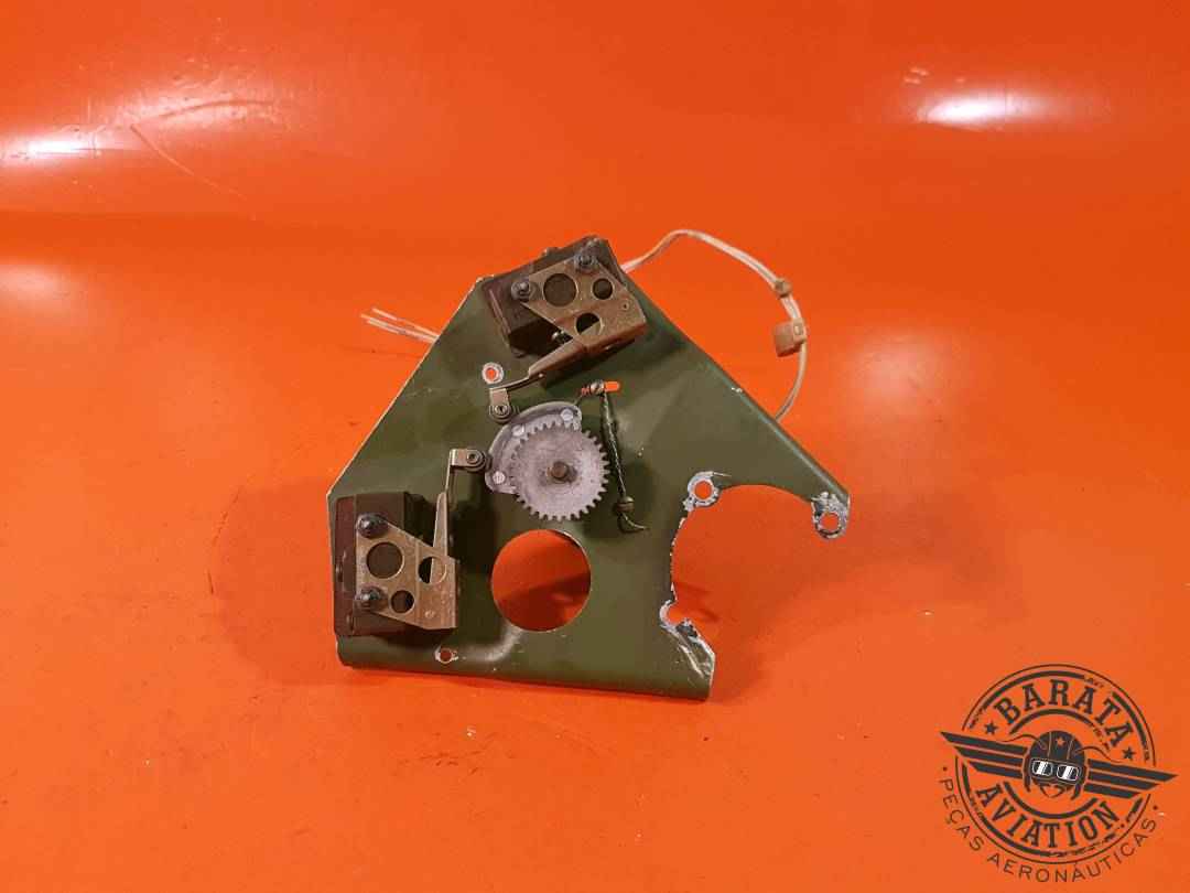 SENSOR-FLAP POSITION AND BRACKET P/N 5565185-12  P/N: SLZ9447