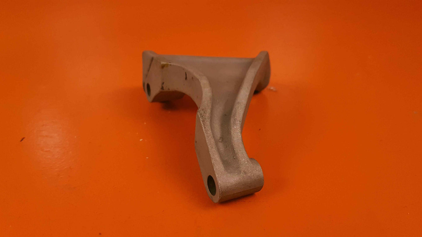 536037 Continental L/H Bracket, Manifold Riser