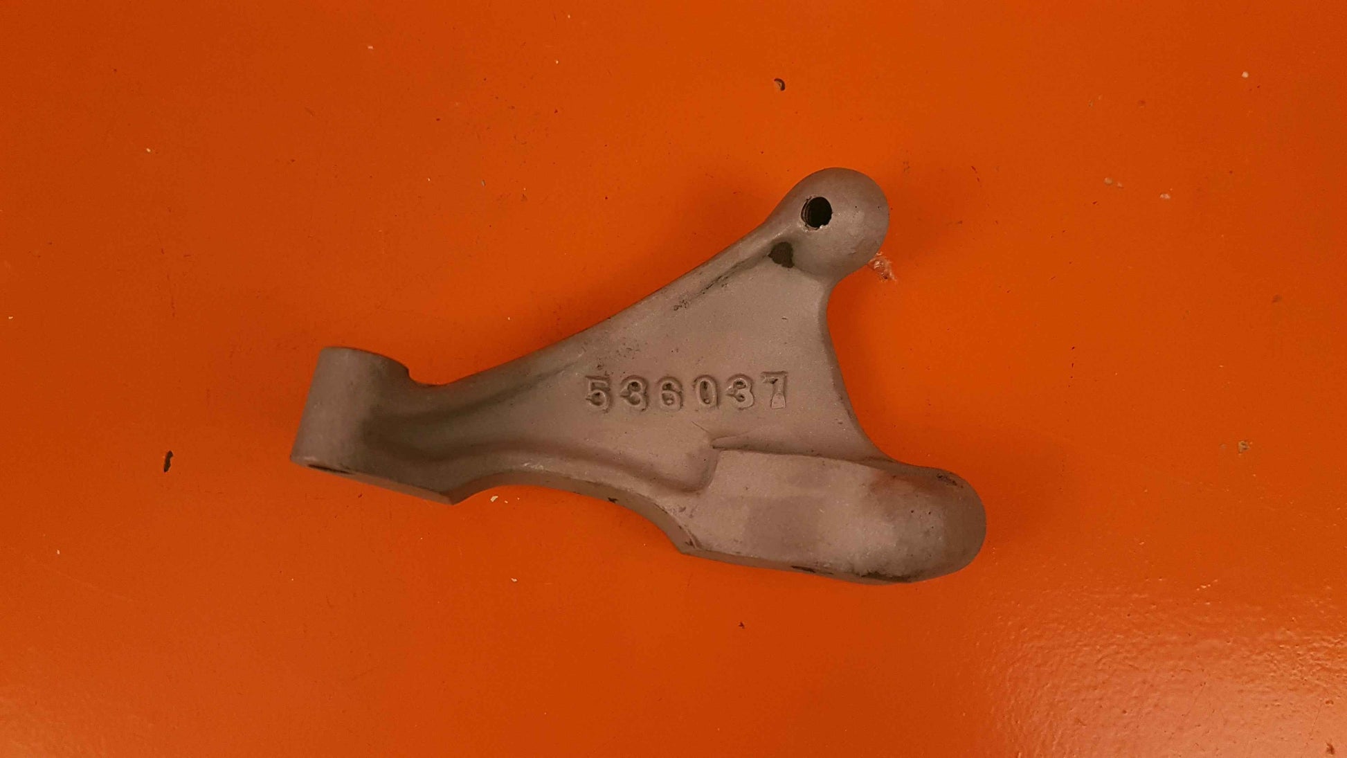 536037 Continental L/H Bracket, Manifold Riser