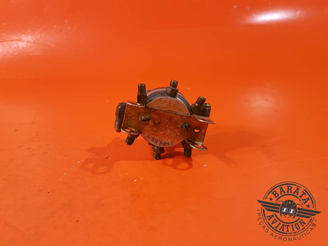 CONJUNTO DE VÁLVULA DEL COLECTOR DE COMBUSTIBLE N.° DE P.: 631427-3A7 REVISIÓN NECESARIA