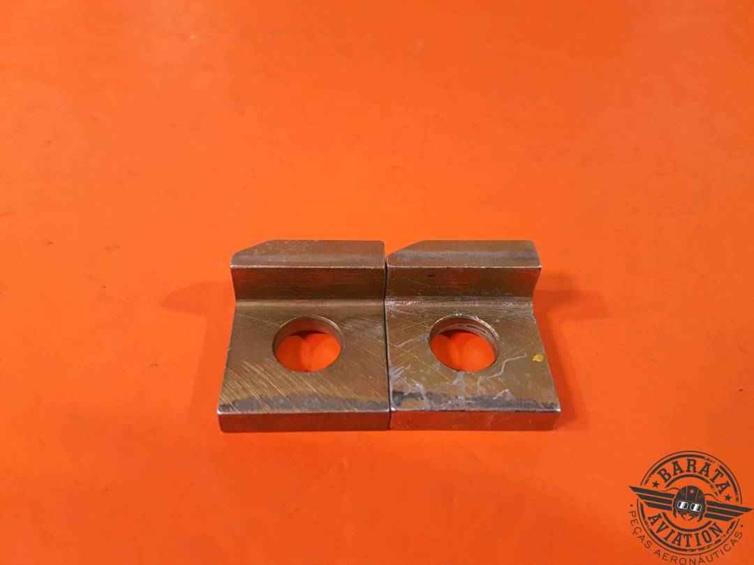 SET 2 PIECES BRACKET  STUD " L" SHAPE P/N: 646298