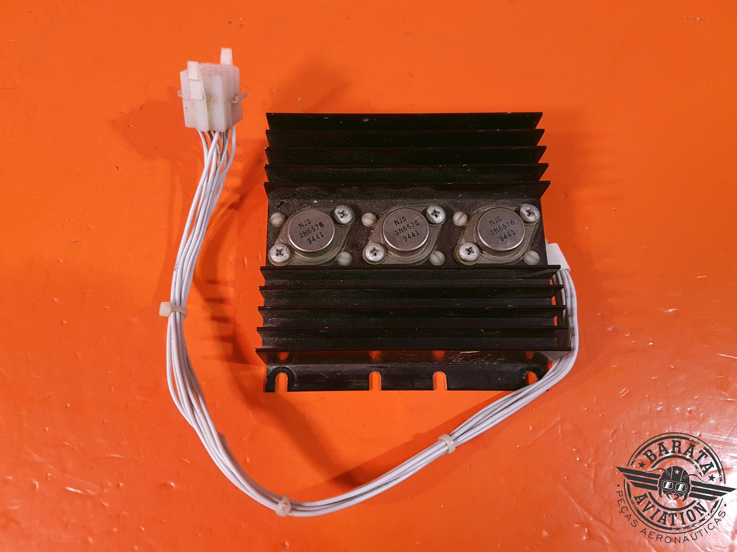 SET OF 3 TRANSISTORS INCLUDING HEATSINK AND CONNECTOR P/N 2N6576