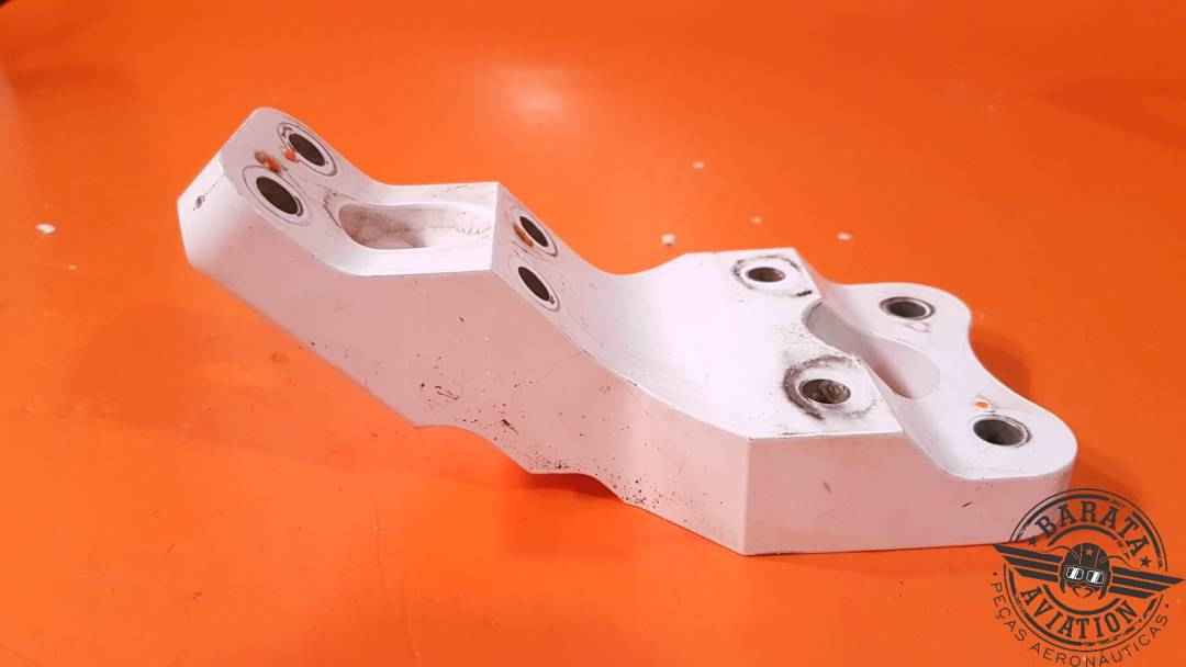 FITTING AXLE MAIN LANDING GEAR P/N: 18103-003