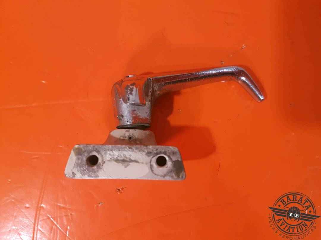 CESSNA WINDOW LATCHES  R/H