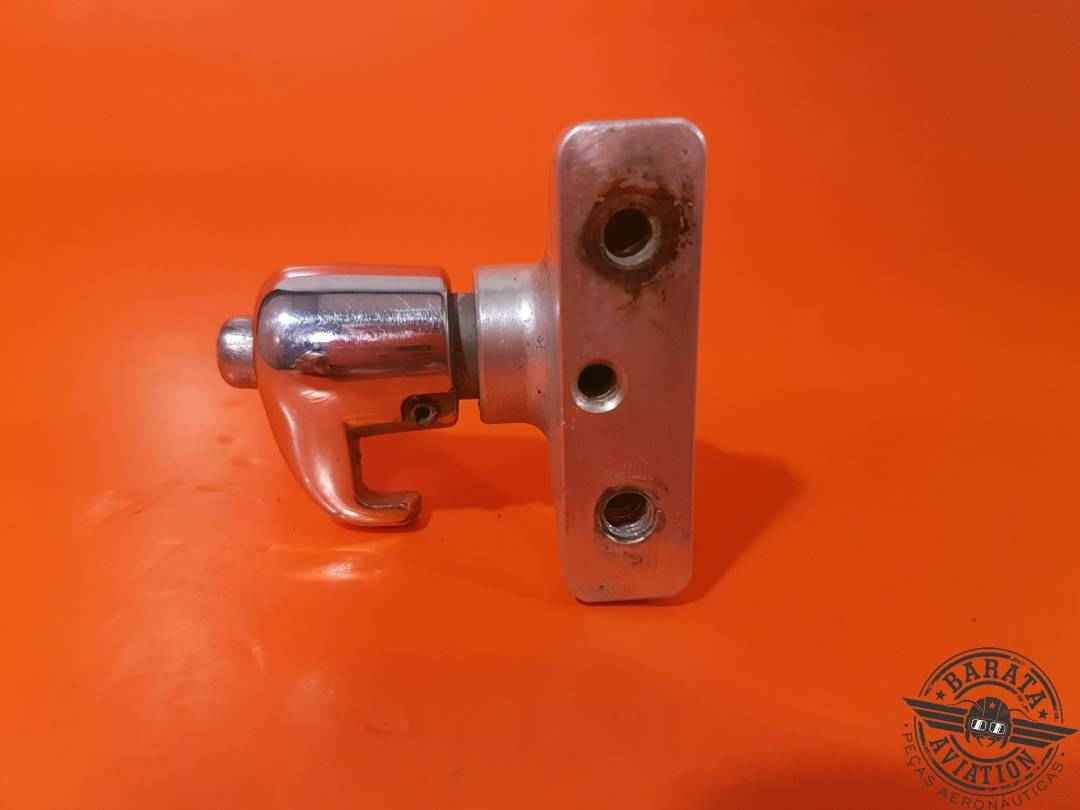 CESSNA WINDOW LATCH HANDLE  L/H  