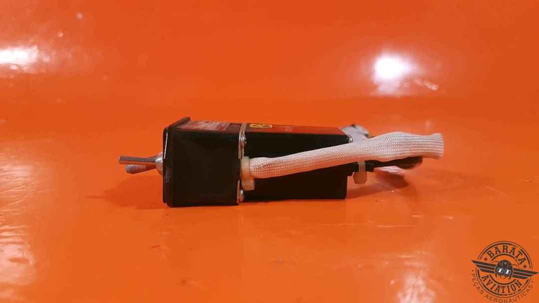 071-1242-06 AlliedSignal KA-51B Slaving Accessory - Caixa externa quebrada